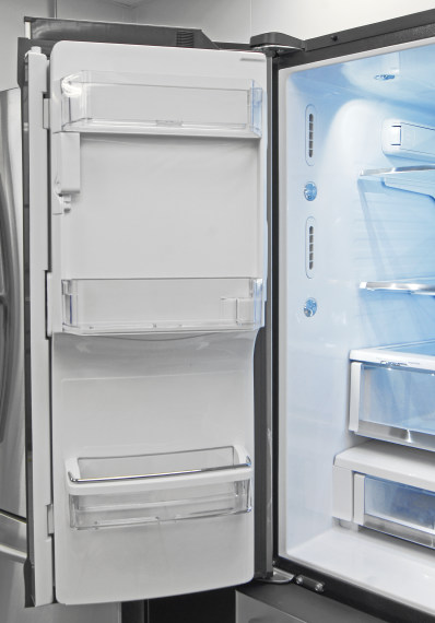 What problems does the warranty for a GE refrigerator cover?
