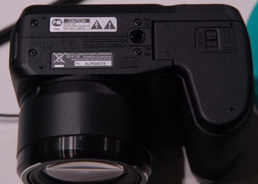 Fujifilm-finepix-s2000hd-bottom-375.jpg