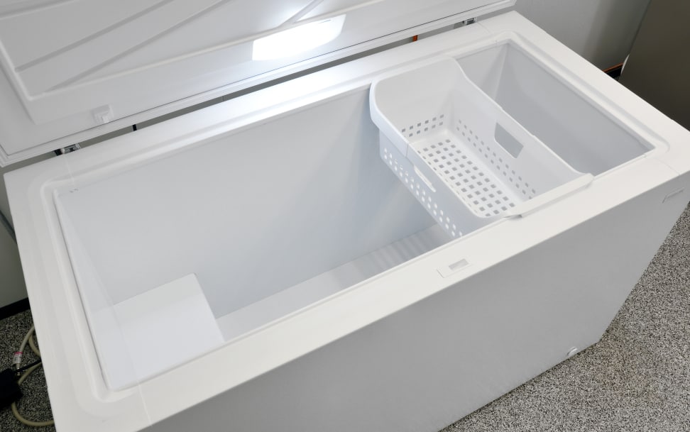 Frigidaire FFFC16M5QW Interior