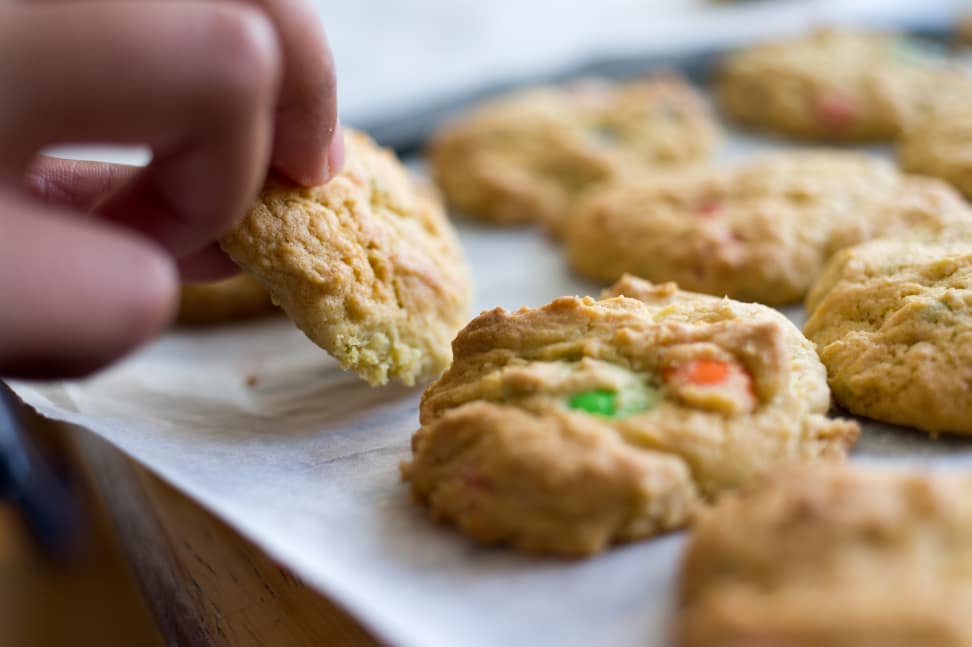 Parchment paper lining pan