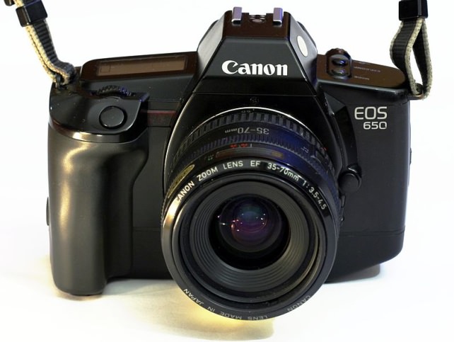 797px-Canon_EOS_650.jpg