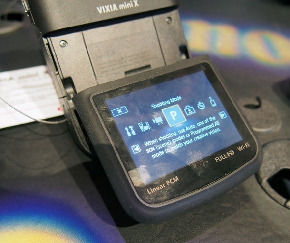 Canon-Vixia-Mini-X-LCD-2.jpg