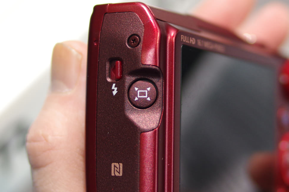 CANON-POWERSHOT-SX700-HS-FLASHRELEASE.jpg