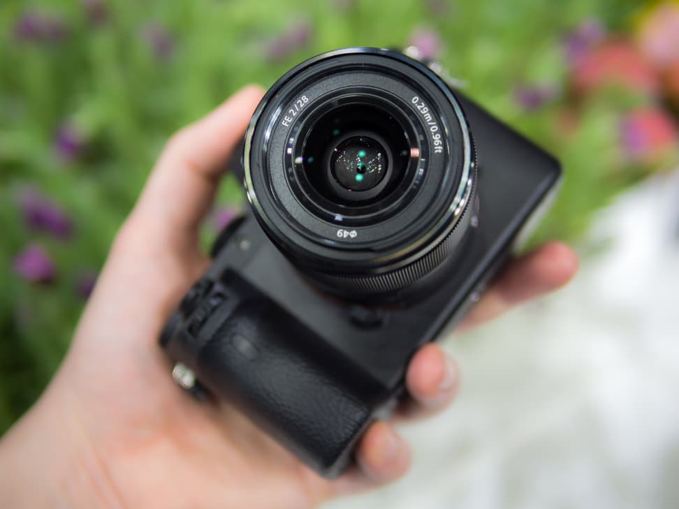 Sony FE 28mm f/2 – Front Element