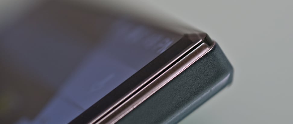 sharp-aquos-crystal-review-design-chamfer.jpg