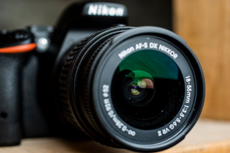 Nikon-D5500-Review-Design-Lens.jpg