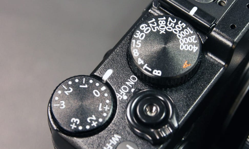 70-Fujifilm-XE2-Controls.jpg