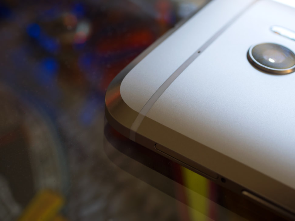 HTC 10 Chamfered Edge