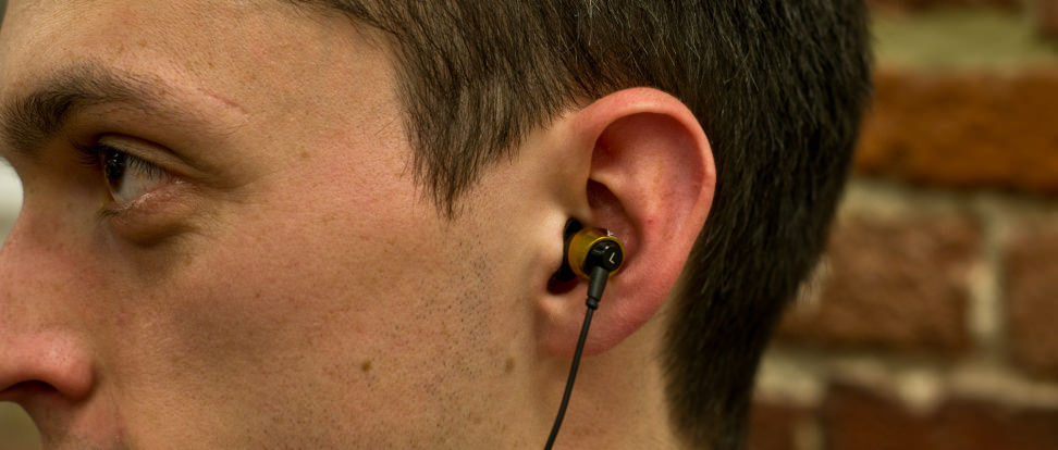 meelectronics-mduo-review-design-inuse.jpg