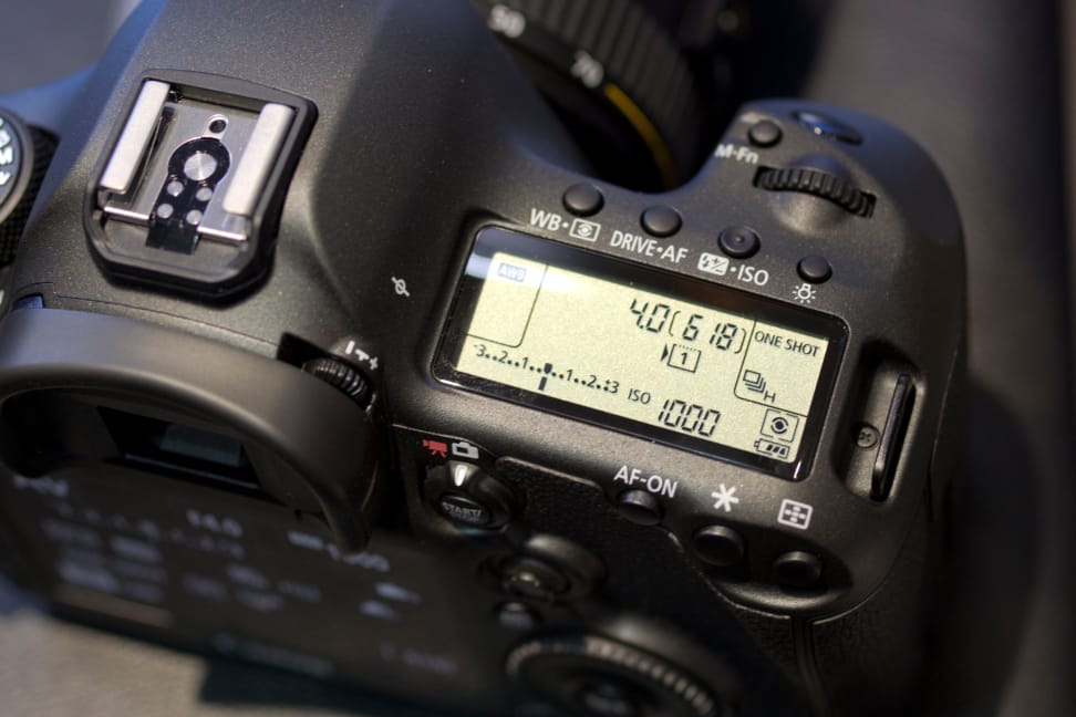 canon-5ds-top-display.jpg