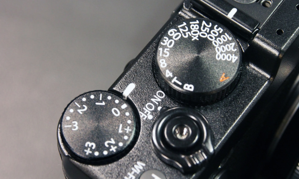 70-Fujifilm-XE2-Controls.jpg