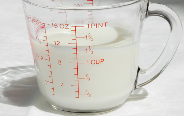 Liquid measuring cup
