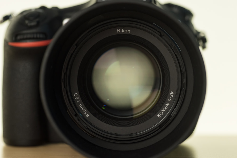 nikon-85mm-f1p8-review-design-camera-front.jpg