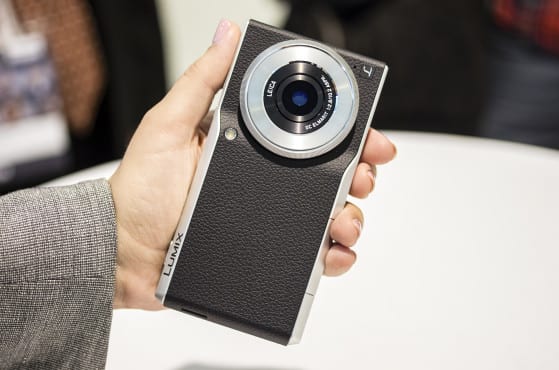 Panasonic-CM1-Photokina-Hand.jpg